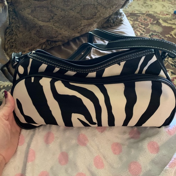 Small zebra purse😱😱 - Picture 2 of 8